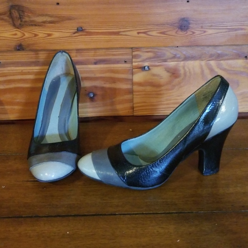 Classy layered Kenneth Cole heel.